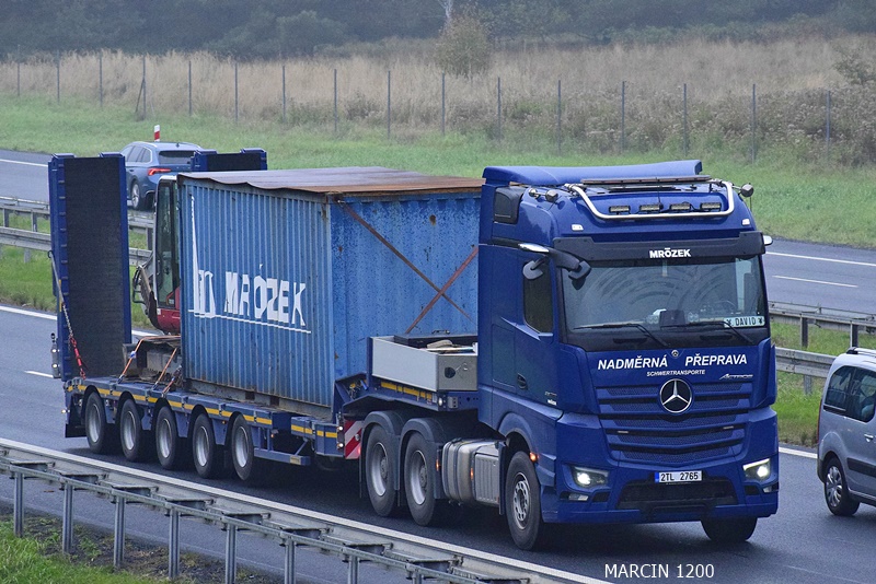 _DSC7857-crop-MROZEK-ACTROS MPV.JPG
