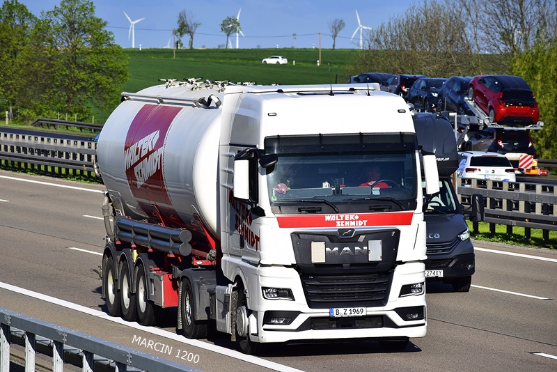 _DSC2443 WALTER SCHMIDT-crop-MAN TGX II.JPG