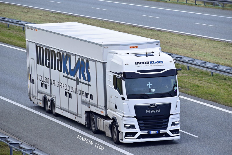 _DSC9222-crop-MenaKlars-MAN TGX II.JPG