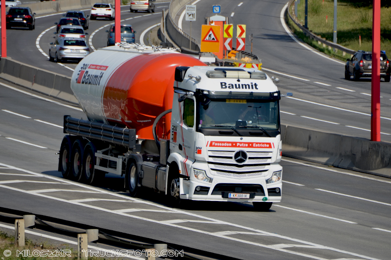 Mercedes Benz Actros MP5_Baumit_1912.JPG