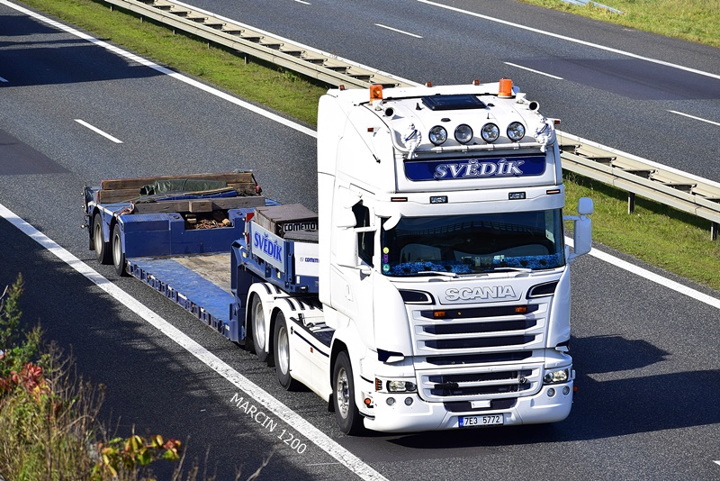 _DSC8013-crop-SCANIA R TOPLINE V8-SVEDIK.JPG