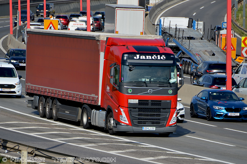 Volvo FH5_Jančič_2115.JPG