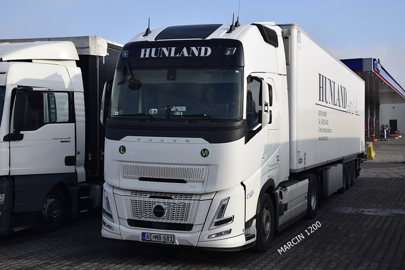_DSC9879-crop-HUNLAND-VOLVO FH AERO.JPG