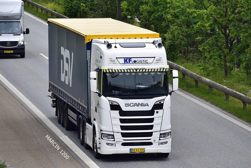 _DSC4716 KFLOGISTIC-crop-SCANIA S660 V8.JPG