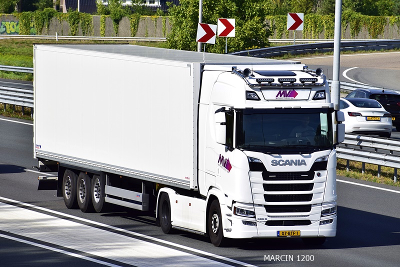 _DSC7767-crop-MV Pakketdienst BV-SCANIA S560.JPG