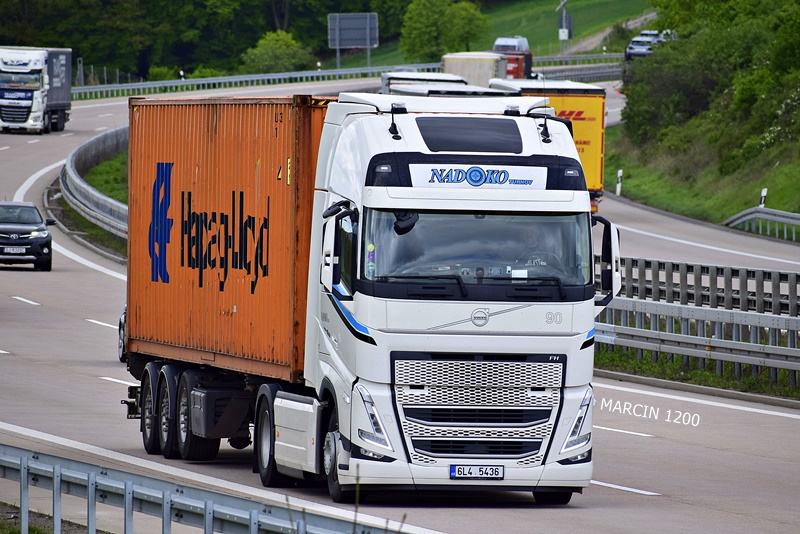 _DSC2797 NADOKO TURNOV-crop-VOLVO FH V.JPG