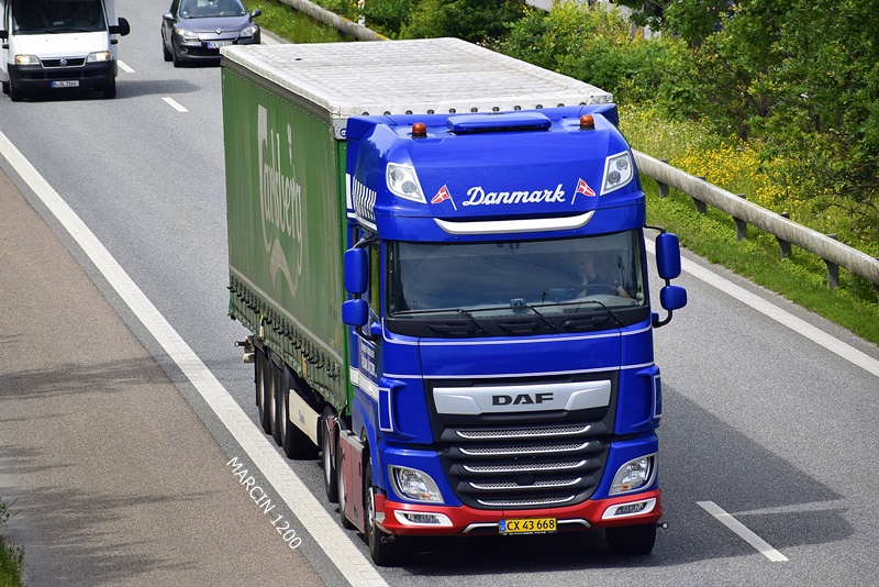 _DSC4629 ADAM JACOBY-crop-DAF XF 106 II.JPG