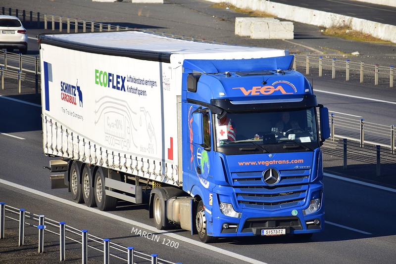 _DSC9784-crop-VEGA-Mercedes-Benz Actros MP4.JPG