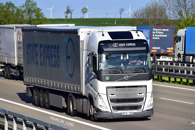 _DSC2410 STATE EXPRESS-crop-VOLVO FH V.JPG