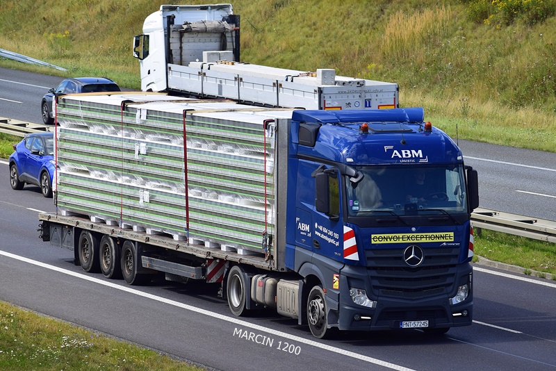 _DSC00011 (1444)-crop-ABM-Mercedes-Benz Actros MP4.JPG