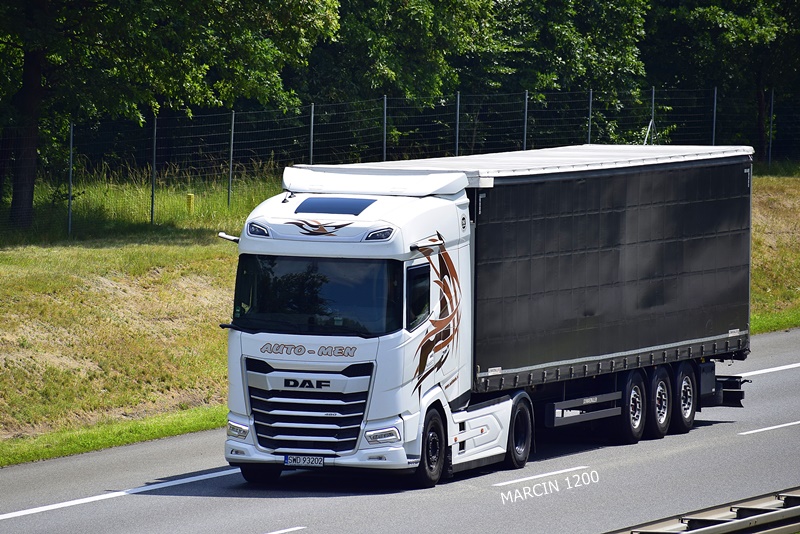 _DSC00011 (1091)-crop-AUTO-MEN - DAF XG.JPG