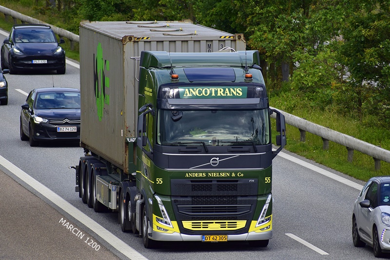 _DSC4416 ANCOTRANS-crop-VOLVO FH V.JPG
