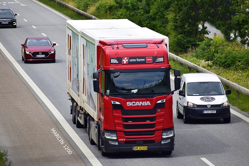 _DSC4647 UNO FORM-crop-SCANIA S460 NG.JPG