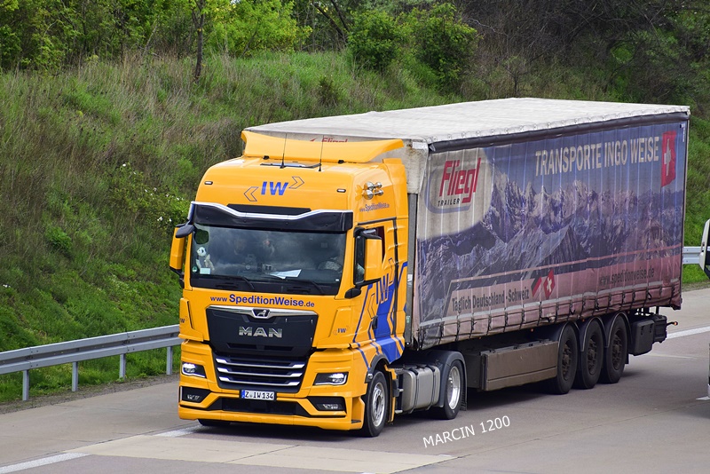 _DSC1995 IW-crop-MAN TGX II.JPG