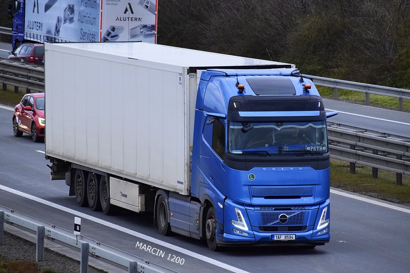 _DSC0771 BIOFER-crop-VOLVO FH AERO-KRONE.JPG