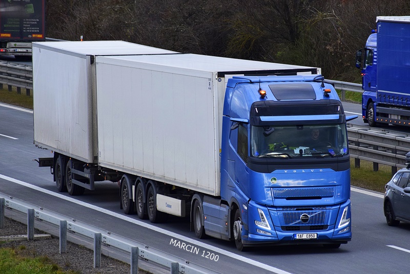 _DSC0705 BIOFER-crop-VOLVO FH AERO-25,25m.JPG