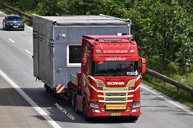 _DSC4868 ALFRED NIELSEN-crop-SCANIA S650 V8.JPG