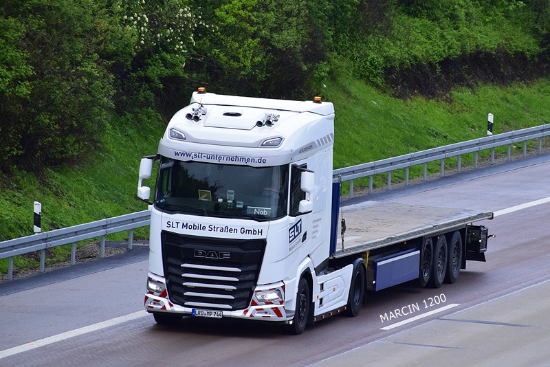 _DSC1043 SLT-crop-DAF XG.JPG