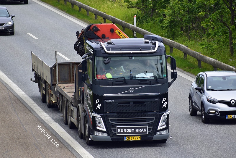 _DSC4903 POUL MOLLER-crop-VOLVO FH IV.JPG