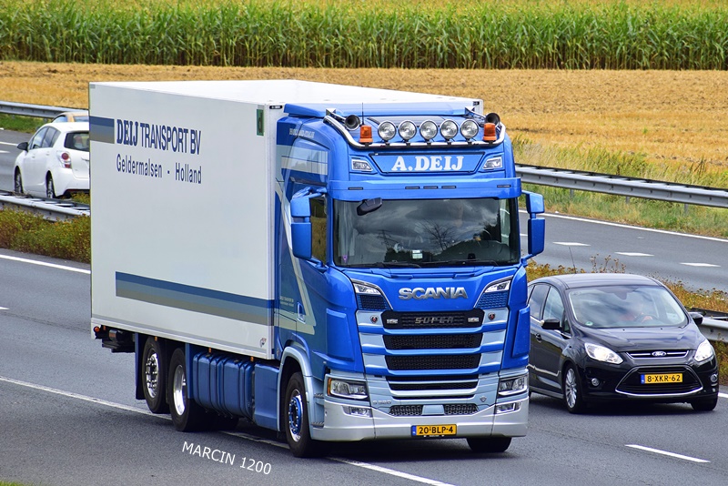 _DSC7061-crop-A.Deij-SCANIA S520 V8- SUPER.JPG