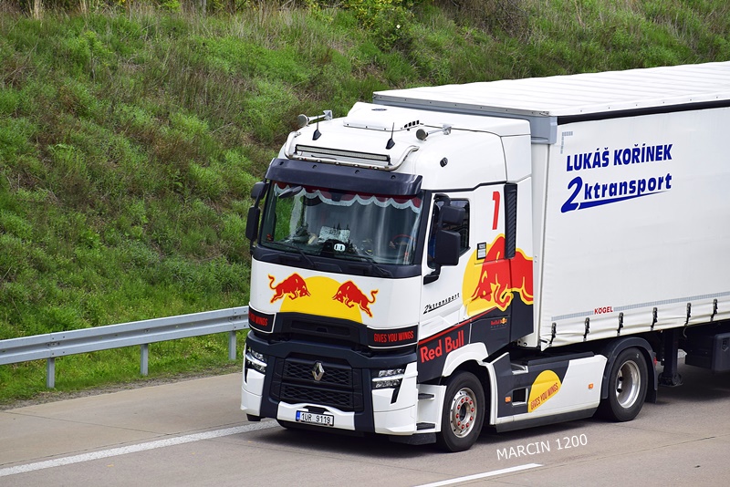 _DSC1639 2K TRANSPORT RED BULL-crop-RENAULT RANGE- T EVO.JPG