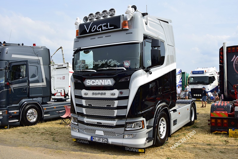 _DSC1126-crop-SIMON VOGEL-SCANIA S.JPG