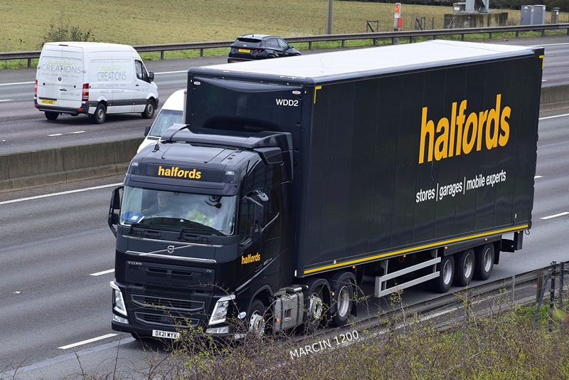 _DSC0462-crop-Halfords-VOLVO FH IV.JPG