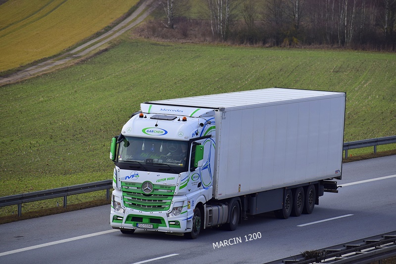 _DSC9566 GARCHEM-crop-Mercedes-Benz Actros MP4.JPG
