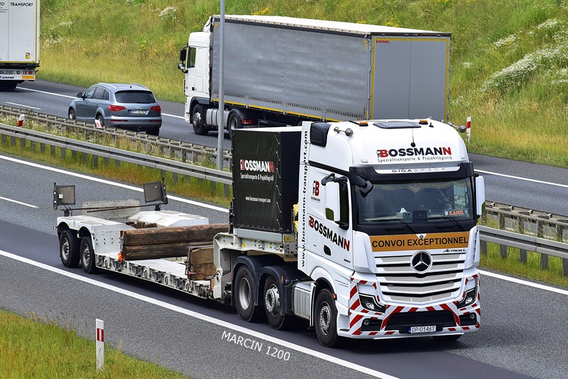_DSC00011 (913)-crop-Mercedes-Benz Actros MP5 - Bossmann.JPG