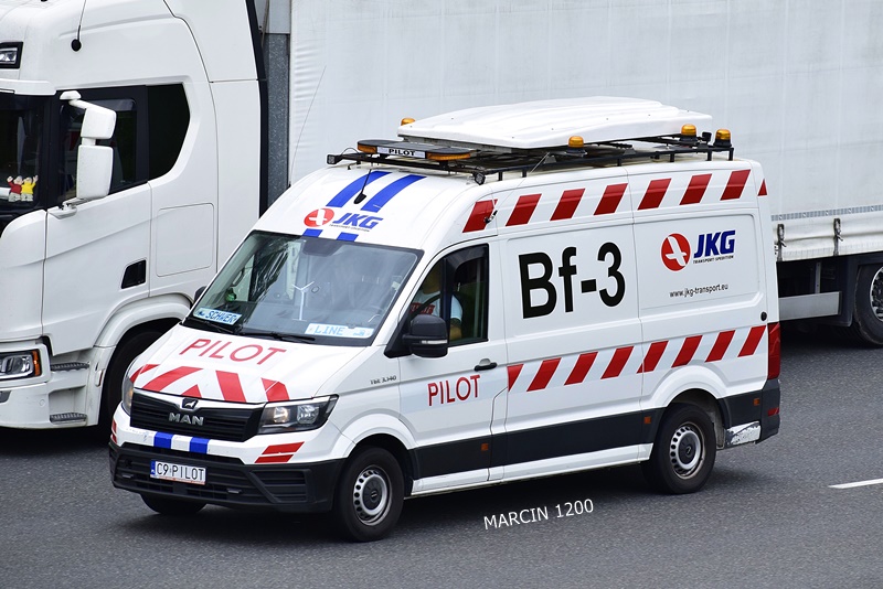 _DSC00011 (793)-crop-JKG Transport-MAN TGE Bf-3 PILOT.JPG