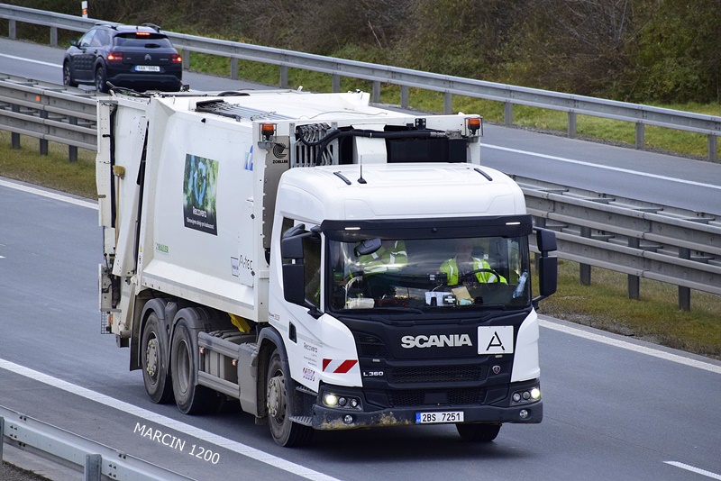 _DSC0720 SCANIA L360 ŚMIECIARKA-crop.JPG