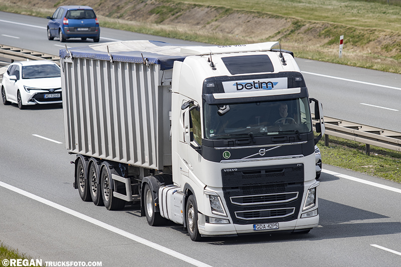 Volvo FH4 - Betim.jpg
