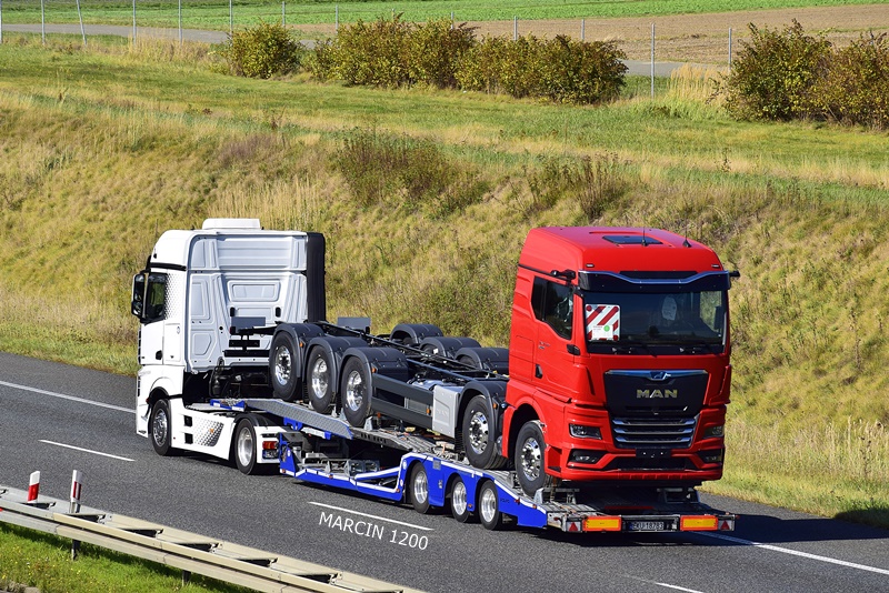 _DSC00011 (2084)-crop-Mercedes-Benz Actros Edition 2 - Mini Heavy Transport.JPG
