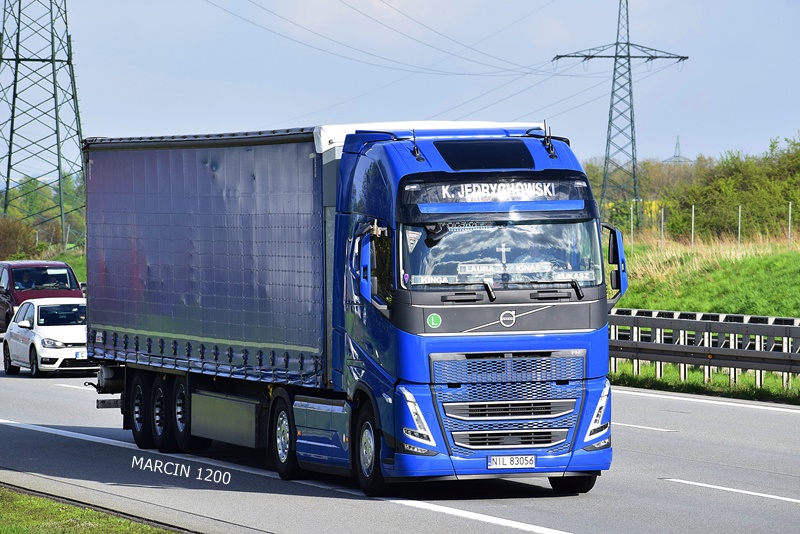 _DSC2180 K.Jędrychowski-crop-VOLVO FH V.JPG
