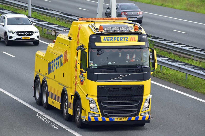 _DSC3311 HERPERTZ-crop-VOLVO FH4.JPG