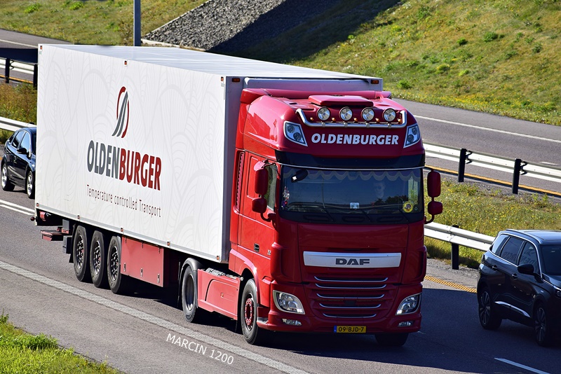 _DSC0286-crop-Oldenburger-DAF XF 106.JPG