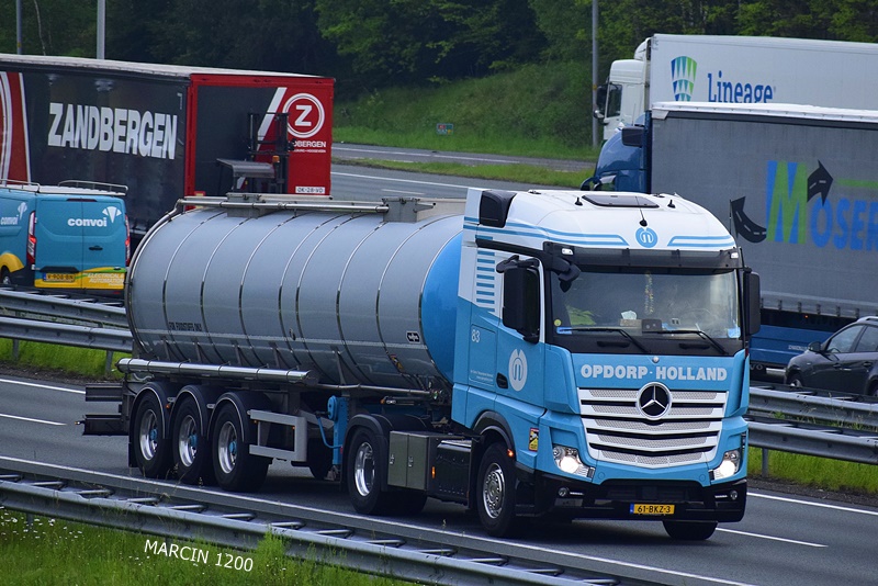 _DSC3577 OPDORP-crop-Mercedes-Benz Actros MP4.JPG