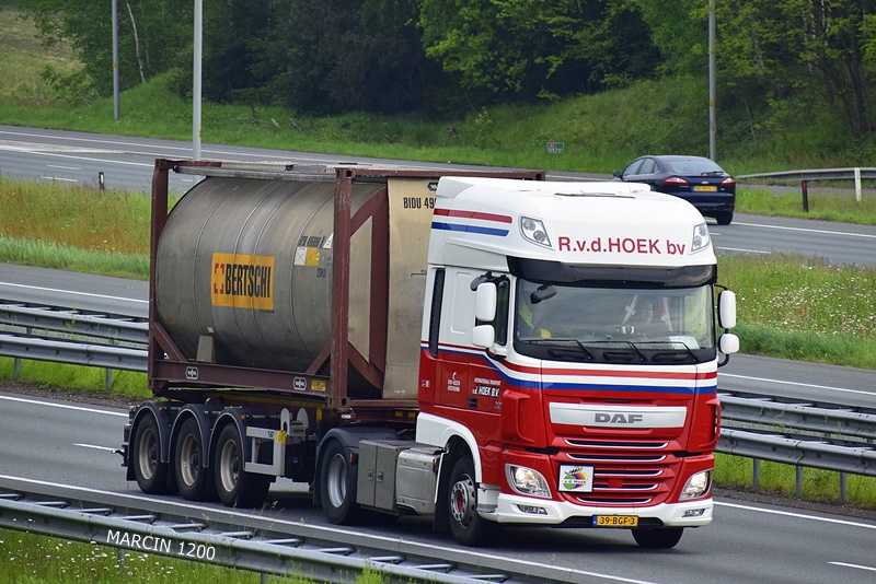 _DSC3839 R.v.d.HOEK BV-crop-DAF XF 106.JPG