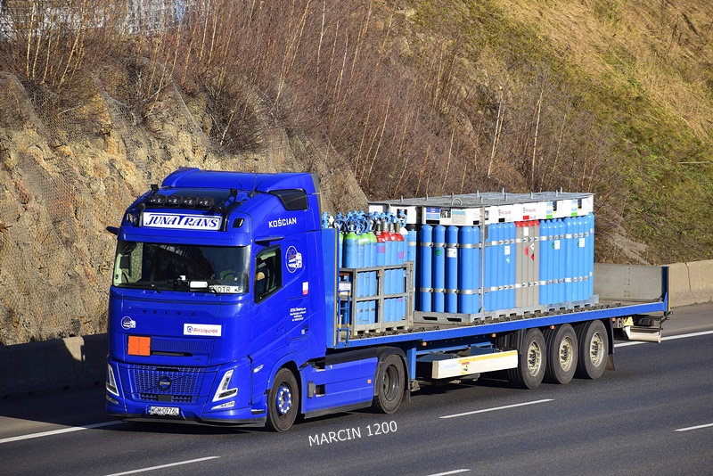 _DSC1211 JUNATRANS-crop-VOLVO FH AERO.JPG