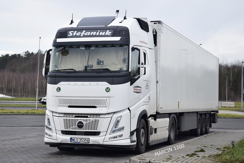 _DSC1155 STEFANIUK-crop-VOLVO FH AERO.JPG
