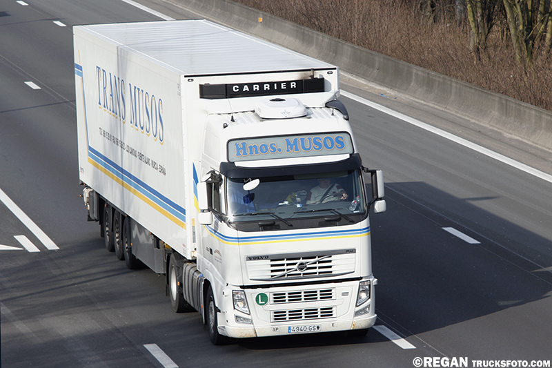 Volvo FH3 - Hnos Musos.jpg