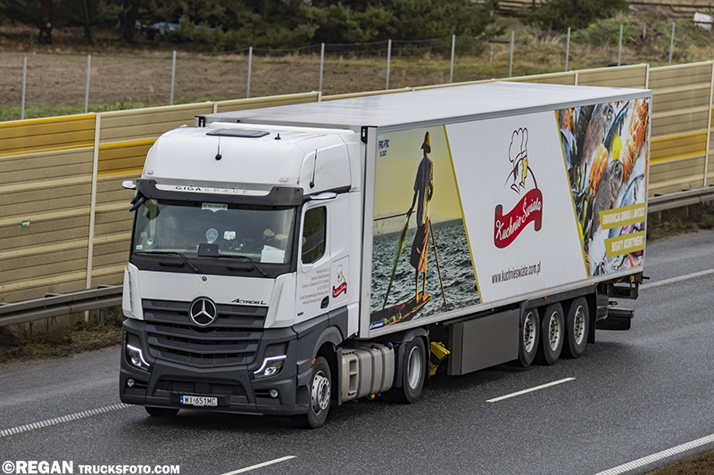 Mercedes-Benz Actros L - Kuchnie Świata.jpg