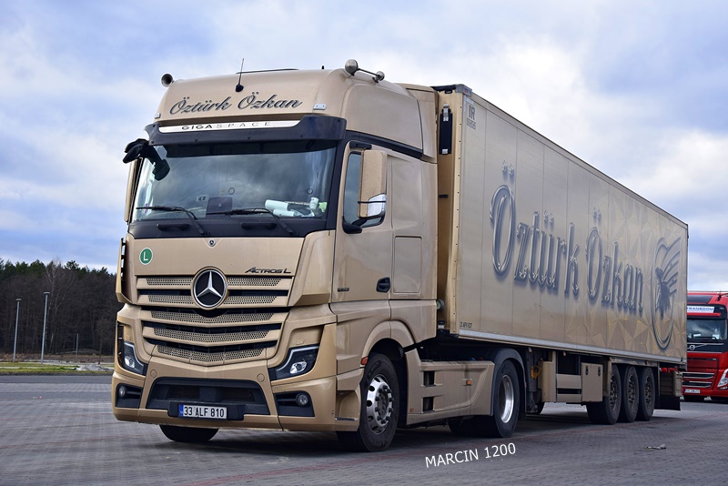 _DSC1160 OZTURK OZKAN-crop-Mercedes-Benz ActrosL MP5.JPG