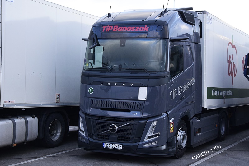 _DSC1418 TiP Banaszak-crop-VOLVO FH AERO.JPG