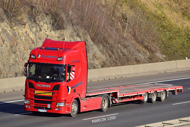 _DSC1196 KM LOGISTIC-crop-SCANIA R460 NG.JPG