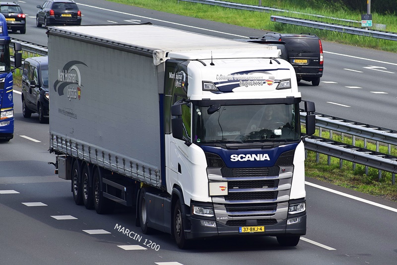 _DSC3260 Mark Huisman-crop-SCANIA S460.JPG