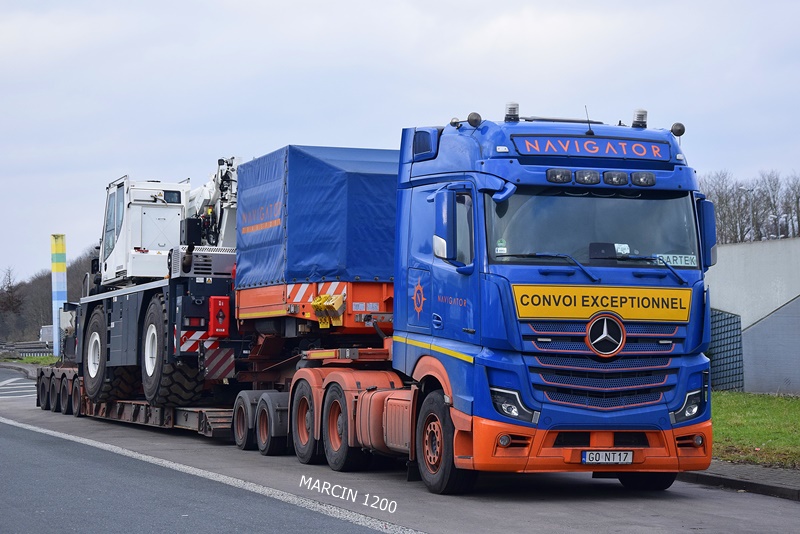 _DSC1244 NAVIGATOR-crop-Mercedes-Benz Actros MP5.JPG