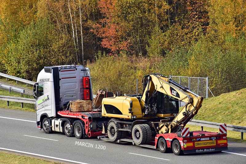 _DSC00011 (2684)-crop-ŚWIERKOT-VOLVO FHV.JPG