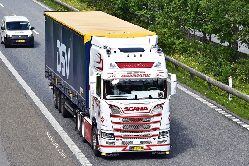 _DSC4534 JESPER HANSEN-crop-SCANIA R660 V8.JPG