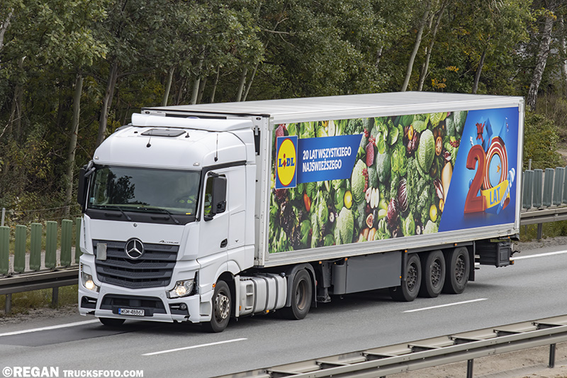 Mercedes-Benz Actros - 20 lat wszystkiego najświeższego.jpg